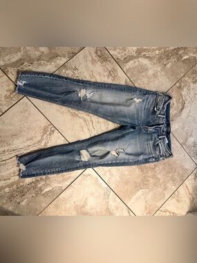 Distressed Silver jeans Capri 29/25 light blue Suki Skinny Crop
